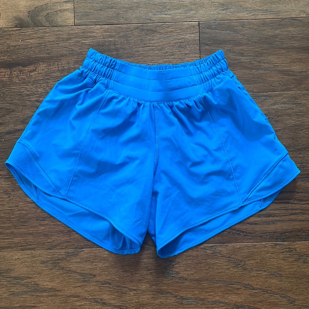 Lululemon Hotty Hot Low-Rise Lined Short 4" Size 2. Like-new condition!